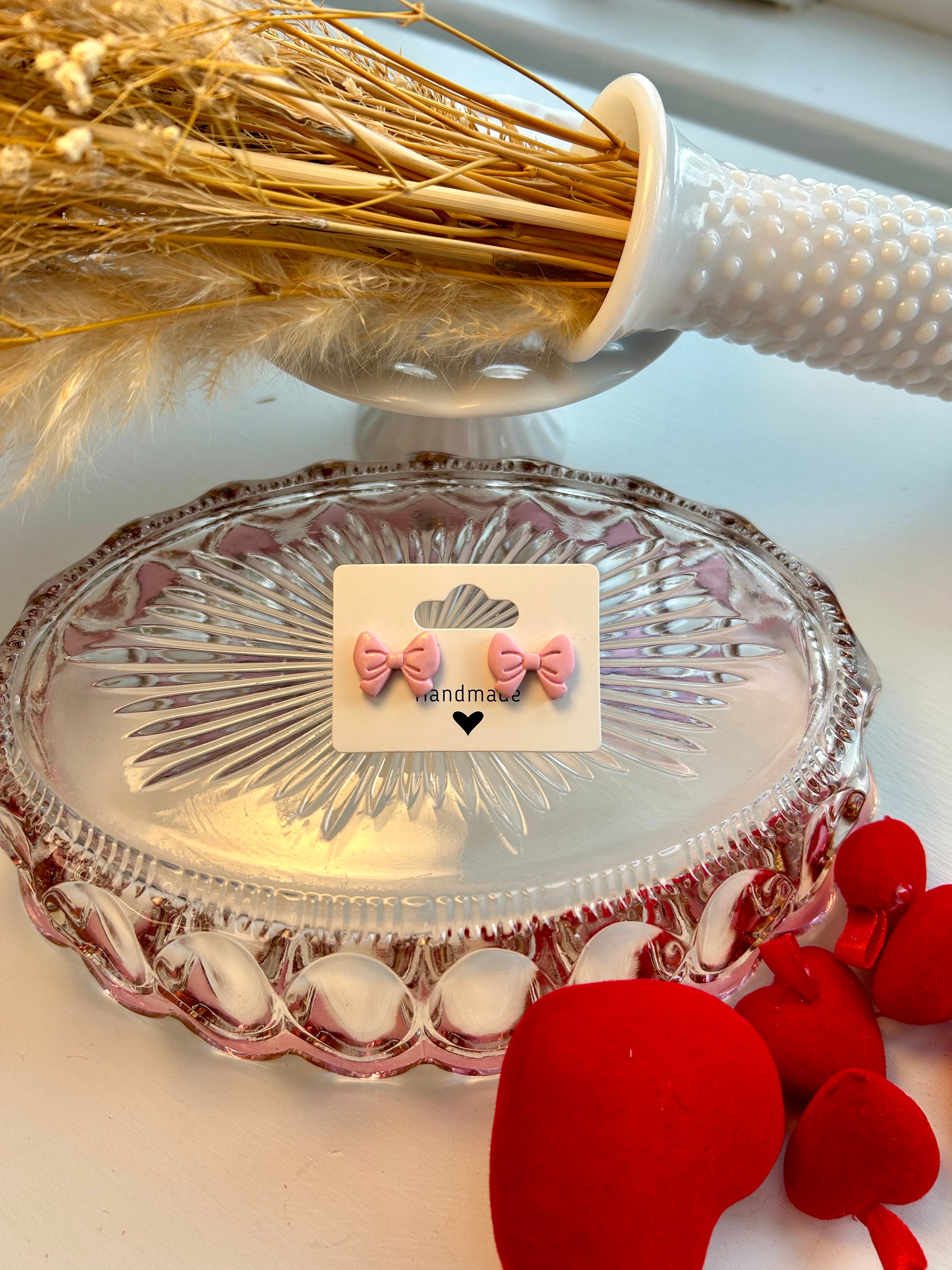 Bow Stud in Pale Pink