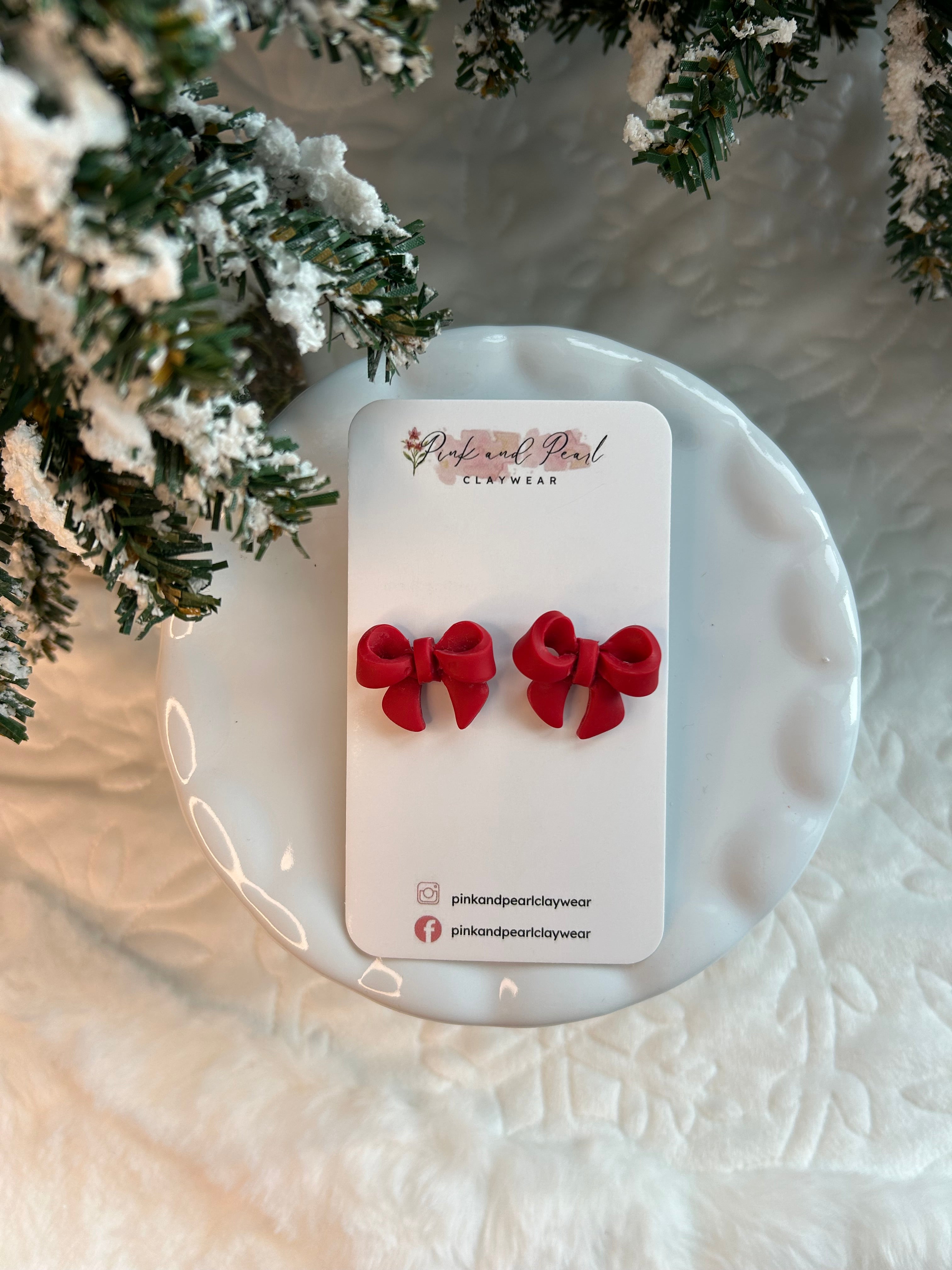 Red bow stud