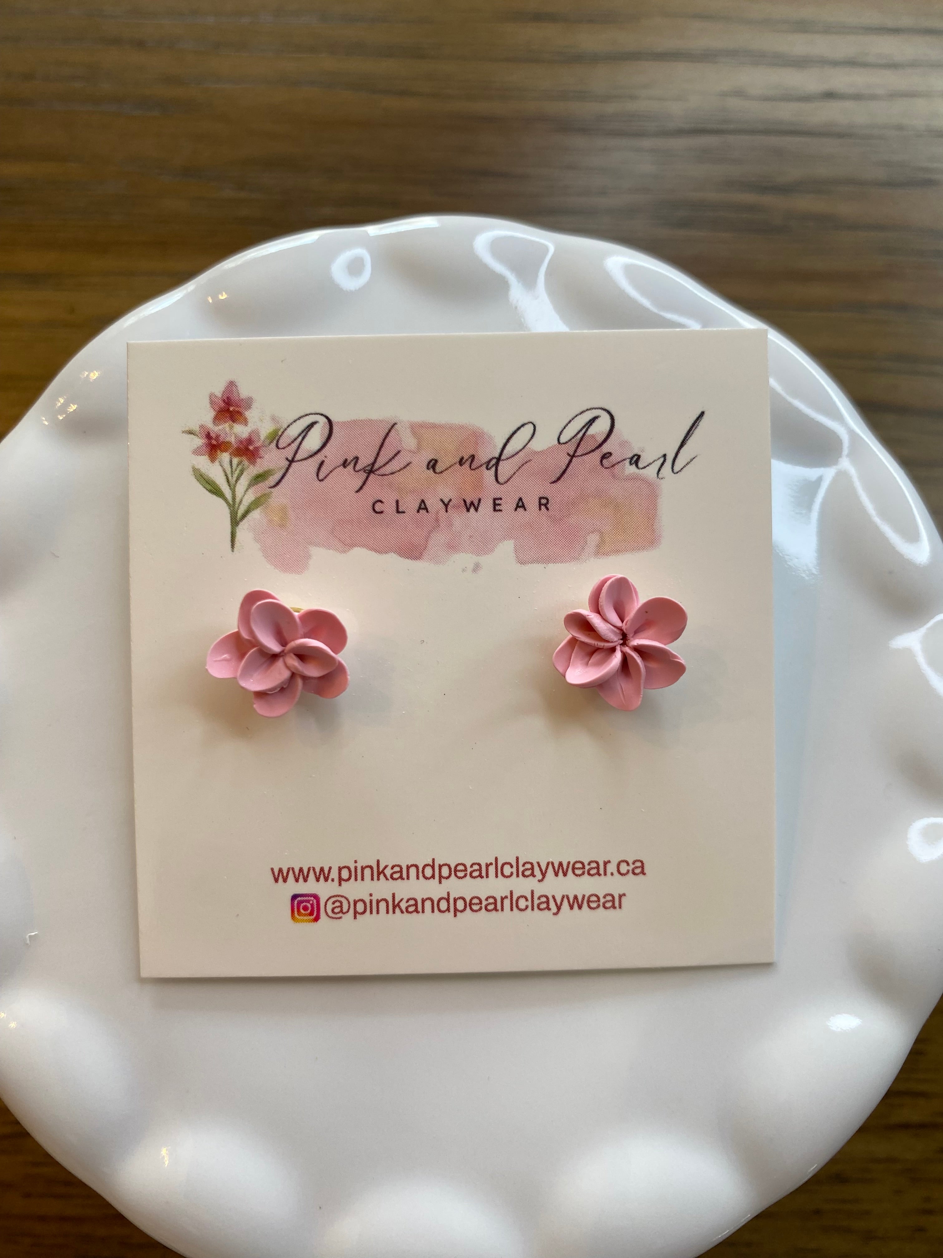Mini floral stud in pink