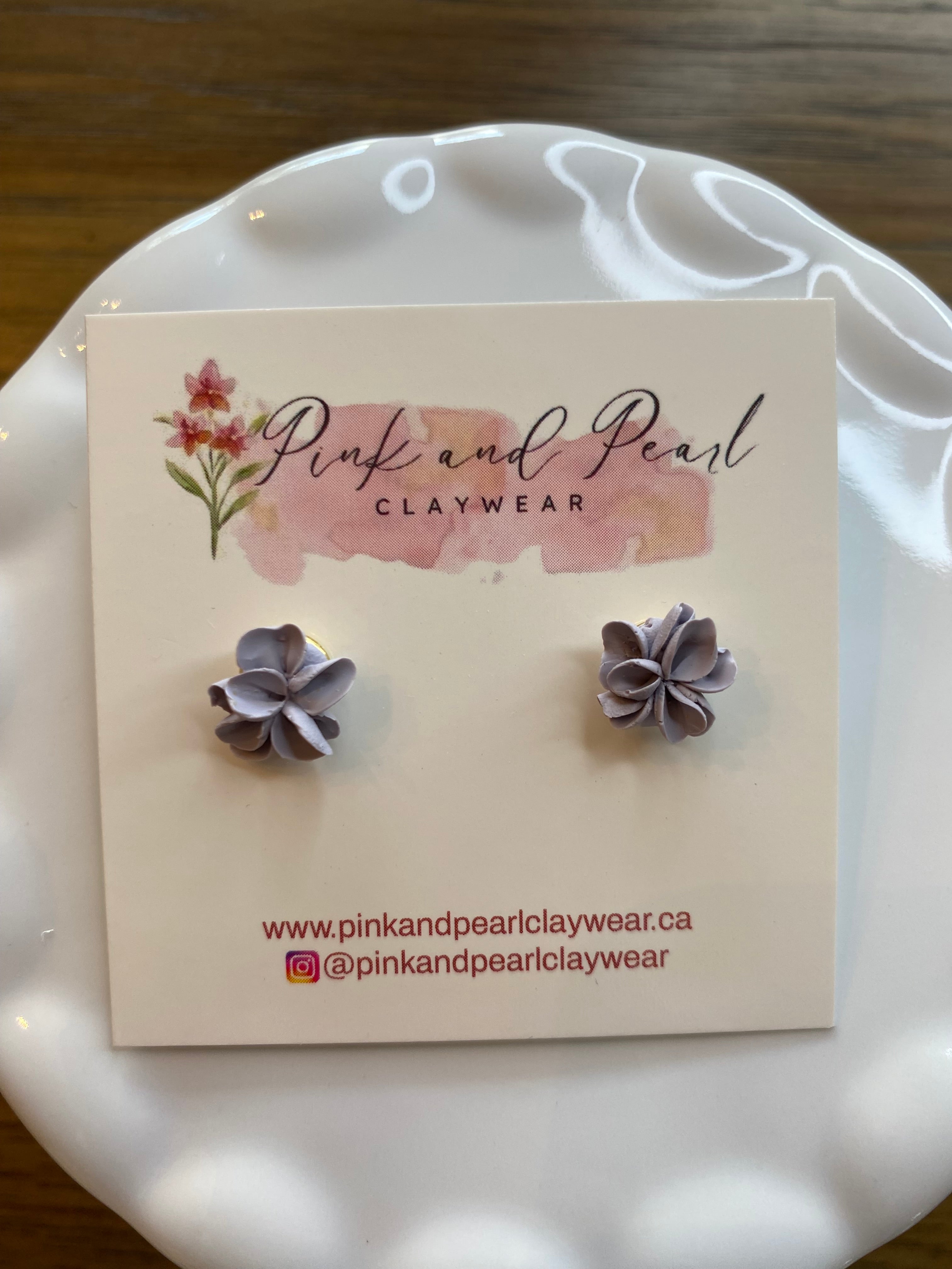 Mini floral stud in purple