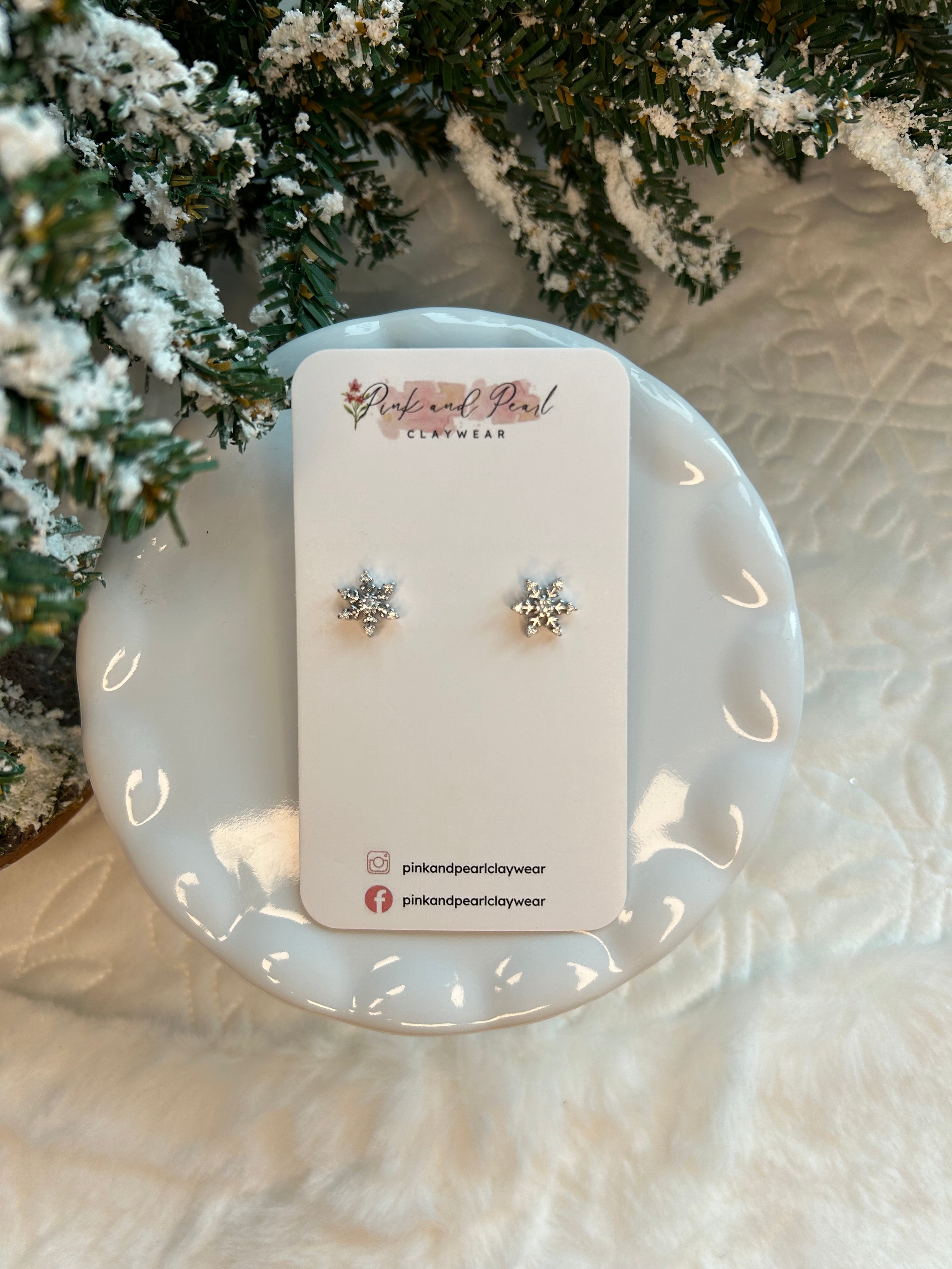 Snowflake stud