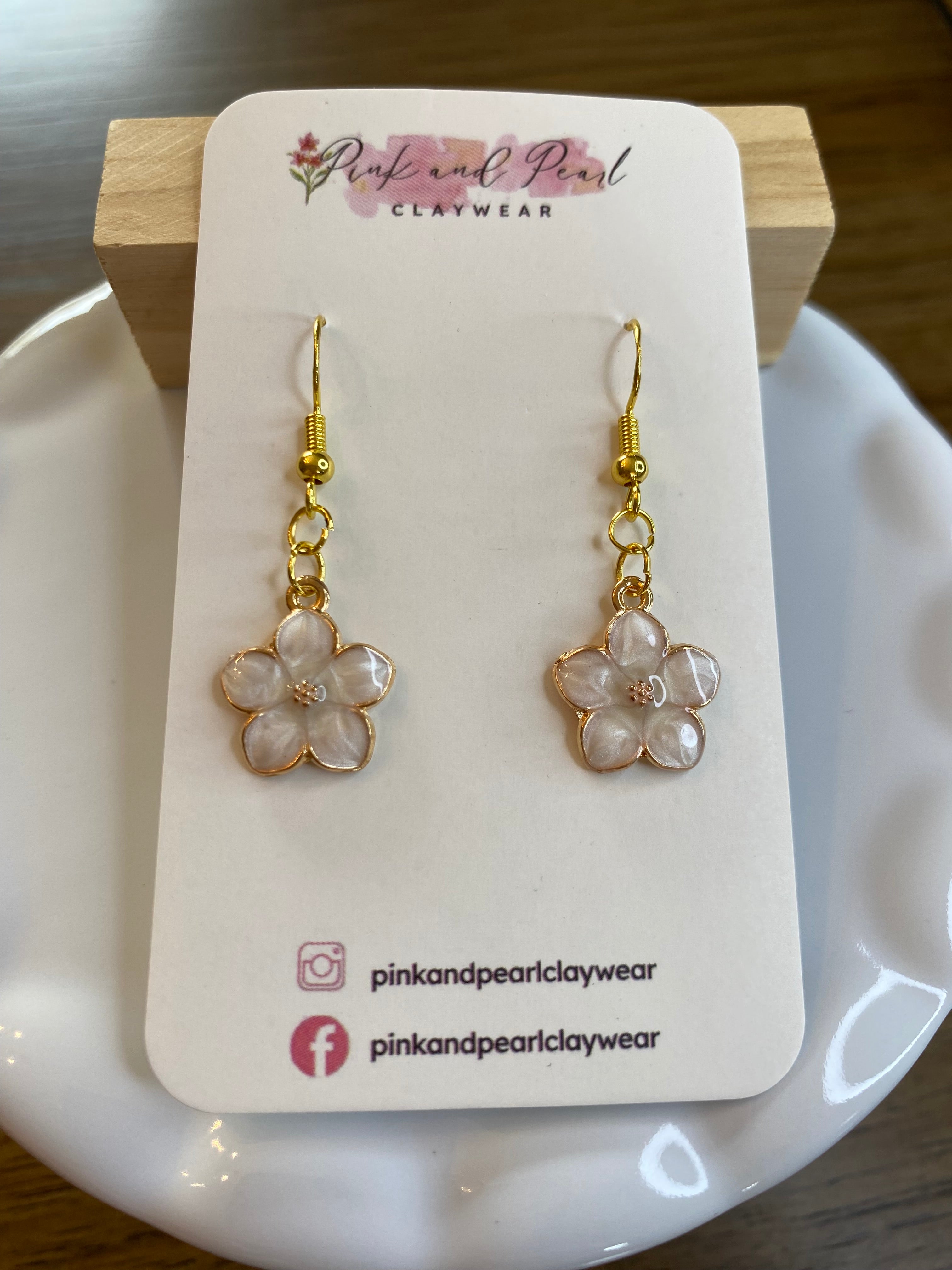 Petal pearl dangle