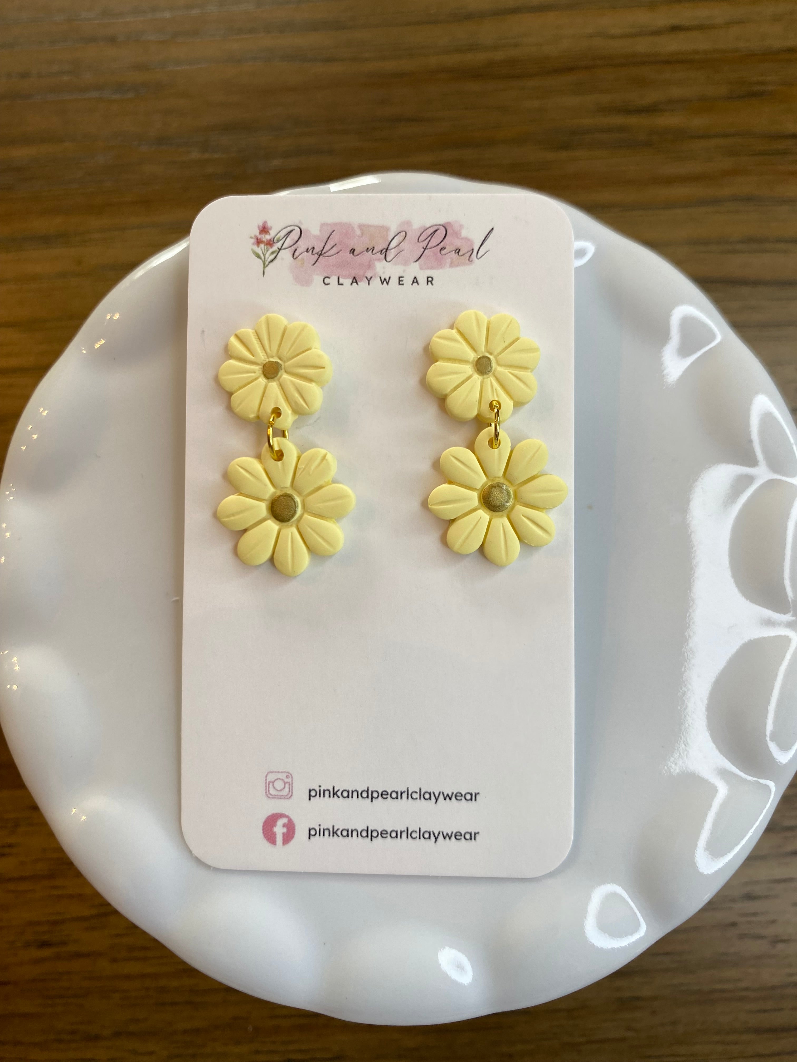 Double daisy in yellow